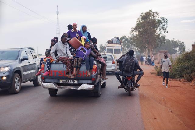Passengers ride on the back of a crowded pickup truck in Bamako on November 8, 2025. France on November 7, 2025 advised French nationals to temporarily leave Mali "as soon as possible", as a jihadist blockade upends daily life in the capital Bamako and other regions of the west African country.
The Al-Qaeda-linked Group for the Support of Islam and Muslims (JNIM) has since September been targeting fuel tankers, particularly those coming from Senegal and Ivory Coast, through which the majority of Mali's imported goods transit. (Photo by AFP)
