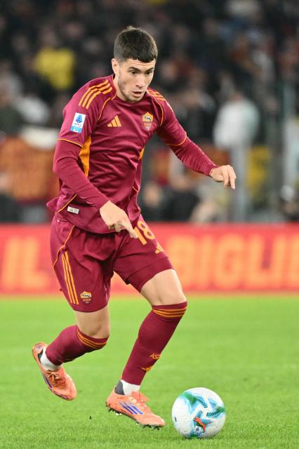 Roma's Argentine forward #18 Matias Soule controls the ball during the Italian Serie A football match between AS Roma and Udinese at the Olympic Stadium in Rome on November 9, 2025. (Photo by Alberto PIZZOLI / AFP)