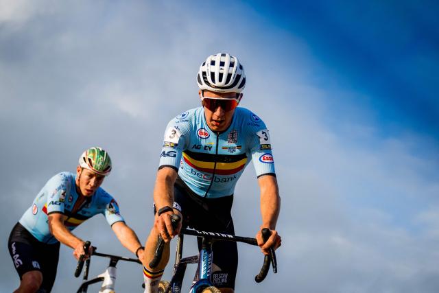 Belgium's rider Jente Michels competes in the elite men race at the UEC Cyclocross European Championships in Middelkerke, on November 9, 2025. (Photo by JASPER JACOBS / Belga / AFP) / Belgium OUT