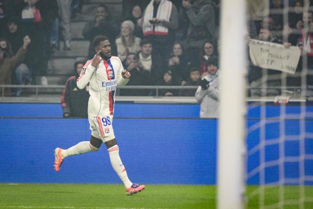 Lyon's English defender #98 Ainsley Maitland-Niles celebrates after scoring his team second goal during the French L1 football match between Olympique Lyonnais (OL) and Paris Saint-Germain (PSG) at the Groupama Stadium in Decines-Charpieu, central-eastern France, on November 9, 2025. (Photo by Jean-Philippe KSIAZEK / AFP)
