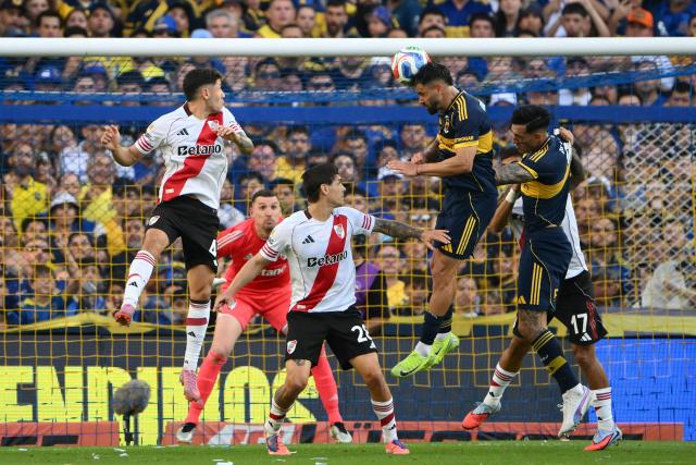 Boca Juniors' forward #09 Milton Gimenez heads the ball during the Argentine Professional Football League 2025 Clausura Tournament match between Boca Juniors and River Plate at the La Bombonera Stadium in Buenos Aires on November 9, 2025. (Photo by Luis ROBAYO / AFP)