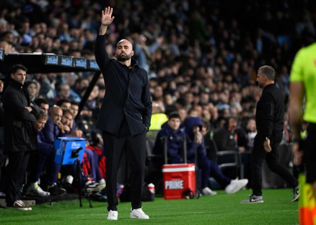 Celta Vigo's Spanish coach Claudio Giraldez waves during the Spanish league football match between RC Celta de Vigo and FC Barcelona at Balaidos Stadium in Vigo on November 9, 2025. (Photo by Miguel RIOPA / AFP)