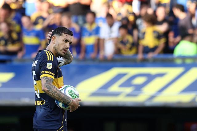 Boca Juniors' midfielder #05 Leandro Paredes gestures as he holds the ball during the Argentine Professional Football League 2025 Clausura Tournament match between Boca Juniors and River Plate at the La Bombonera Stadium in Buenos Aires on November 9, 2025. (Photo by ALEJANDRO PAGNI / AFP)