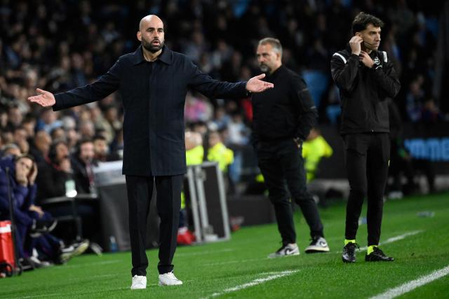 Celta Vigo's Spanish coach Claudio Giraldez is seen during the Spanish league football match between RC Celta de Vigo and FC Barcelona at Balaidos Stadium in Vigo on November 9, 2025. (Photo by Miguel RIOPA / AFP)