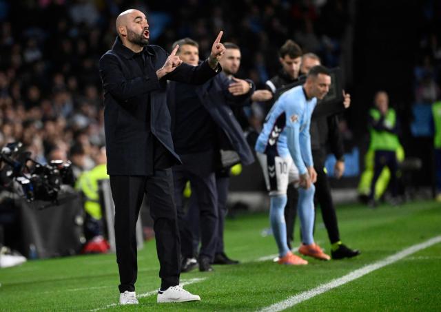 Celta Vigo's Spanish coach Claudio Giraldez is seen during the Spanish league football match between RC Celta de Vigo and FC Barcelona at Balaidos Stadium in Vigo on November 9, 2025. (Photo by Miguel RIOPA / AFP)