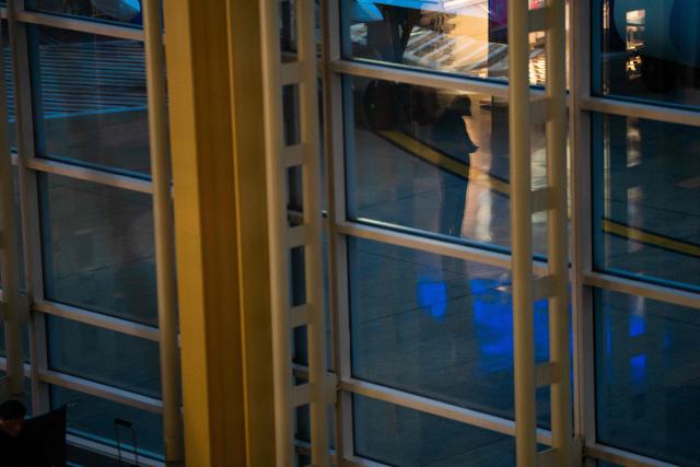 Scenes around Reagan National Airport in Arlington, Virginia, on day 40 of the government shutdown, on November 9, 2025. Hundreds of flights were canceled across the United States on Friday after the Trump administration ordered reductions to ease strain on air traffic controllers who are working without pay amid congressional paralysis on funding the US budget. Forty airports were due to slow down, including the giant hubs in Atlanta, Newark, Denver, Chicago, Houston and Los Angeles. (Photo by Allison ROBBERT / AFP)