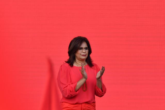 Presidential candidate for the ruling Libertad y Refundacion (LIBRE) party, Rixi Moncada, during a protest rally demanding guarantees for free, fair, and transparent elections in Honduras at a baseball field in Tegucigalpa on November 9, 2025. Honduras will hold the presidential election on November 30. (Photo by Orlando SIERRA / AFP)