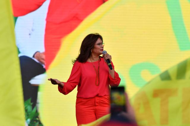 Presidential candidate for the ruling Libertad y Refundacion (LIBRE) party, Rixi Moncada, speaks to supporters during a protest rally demanding guarantees for free, fair, and transparent elections in Honduras at a baseball field in Tegucigalpa on November 9, 2025. Honduras will hold the presidential election on November 30. (Photo by Orlando SIERRA / AFP)
