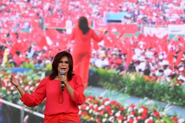 Presidential candidate for the ruling Libertad y Refundacion (LIBRE) party, Rixi Moncada, speaks to supporters during a protest rally demanding guarantees for free, fair, and transparent elections in Honduras at a baseball field in Tegucigalpa on November 9, 2025. Honduras will hold the presidential election on November 30. (Photo by Orlando SIERRA / AFP)
