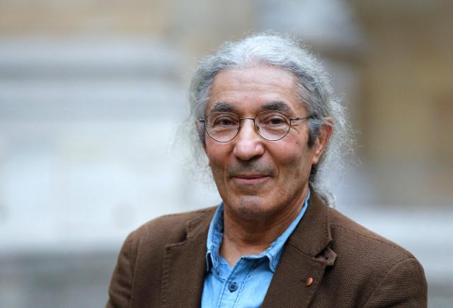 (FILES) In this file photo taken on October 29, 2015 Algerian writer Boualem Sansal poses after being awarded, jointly with French writer Hedi Kaddour, the Grand Prix du Roman, a literary prize awarded by the Academie Francaise for an individual novel, at the Academie Francaise in Paris. German President Frank-Walter Steinmeier on November 10, 2025 urged his Algerian counterpart to pardon the Franco-Algerian writer Boualem Sansal, who was given a five-year jail term in March for damaging national unity. Steinmeier's office said he had asked Algerian President Abdelmadjid Tebboune to pardon Sansal as "a humanitarian gesture" and also offered "Sansal's relocation to Germany and subsequent medical care in our country". (Photo by FRANCOIS GUILLOT / AFP)