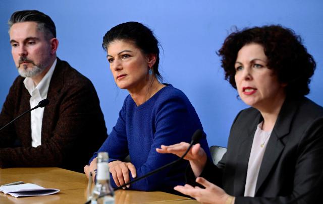 Sahra Wagenknecht (C), co-founder and co-leader of the left-wing populist party Sahra Wagenknecht Alliance (BSW), BSW co-leader Amira Mohamed Ali (R) and BSW member Fabio de Masi (L) address a press conference on their party's future, on November 10, 2025 in Berlin. (Photo by Tobias SCHWARZ / AFP)