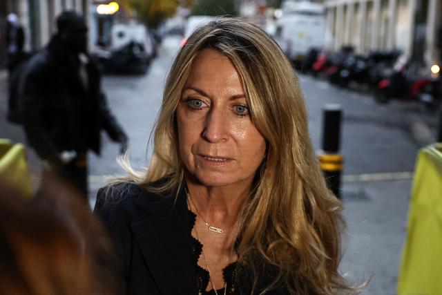 Deborah Turness, who resigned the day before as BBC News CEO, faces the media as she arrives at the offices of the BBC in London on November 10, 2025. The BBC was on November 10 expected to apologise for editing a speech that suggested Donald Trump had directly instigated an attack on the US Capitol, resulting in the dramatic resignations of the broadcaster's top brass. (Photo by HENRY NICHOLLS / AFP)
