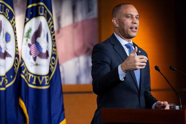 US House Minority Leader Hakeem Jeffries, Democrat from New York, speaks during a news conference on day 41 of the federal government shutdown at the US Capitol on November 10, 2025, in Washington, DC. The US Senate on November 9 took a major step toward ending the longest government shutdown in American history when it cleared the way for a formal debate on a motion to resume funding to federal agencies. The development represents significant progress toward ending a government shutdown that has dragged on for over 40 days, halted funding to federal programs and disrupted air travel and other essential industries. (Photo by SAUL LOEB / AFP)