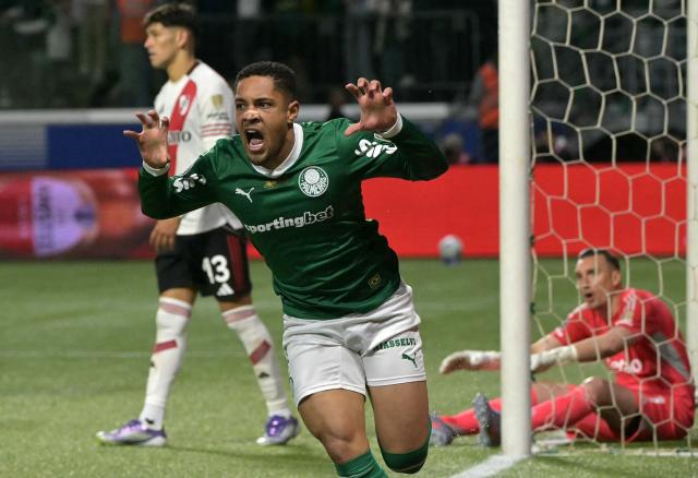 (FILES) Palmeiras' forward #09 Vitor Roque celebrates scoring his team's first goal during the Copa Libertadores quarterfinal second leg football match between Brazil's Palmeiras and Argentina's River Plate at the Allianz Parque Stadium in Sao Paulo, Brazil on September 24, 2025. The so-called “Tigrinho” Vitor Roque will show his claws with Ancelotti's Brazil in this month's friendlies against Senegal and Tunisia. (Photo by Nelson ALMEIDA / AFP)