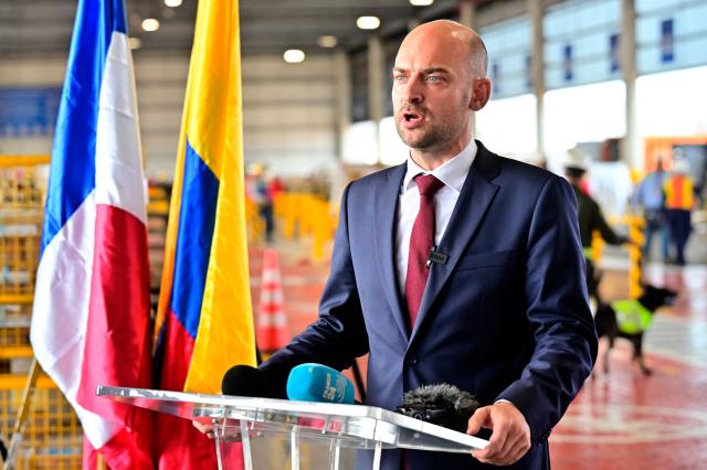 French Foreign Minister Jean-Noel Barrot speaks during a visit to the Contecar maritime terminal in Cartagena, Colombia, on November 10, 2025. (Photo by Manuel PEDRAZA / AFP)