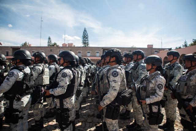 Military personnel arrive at the Morelos Barracks of the 21st Military Zone in Morelia, Michoacan state, Mexico on November 10, 2025. Mexico's President Claudia Sheinbaum government announced on November 9, 2025, the reinforcement of military presence and official bodies in the state of Michoacan (west) after the murder of a mayor that has outraged the country. (Photo by Enrique CASTRO / AFP)