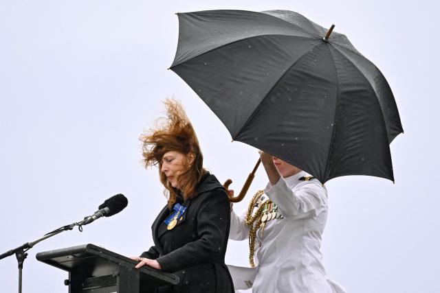 TOPSHOT - Governor of Victoria Margaret Gardner (L) delivers a speech amid windy conditions during a Remembrance Day service at the Shrine of Remembrance in Melbourne on November 11, 2025. Remembrance Day is observed across Commonwealth countries to mark the anniversary of the end of the First World War and to remember servicemen and women who have fallen in the line of duty since WWI. (Photo by William WEST / AFP)