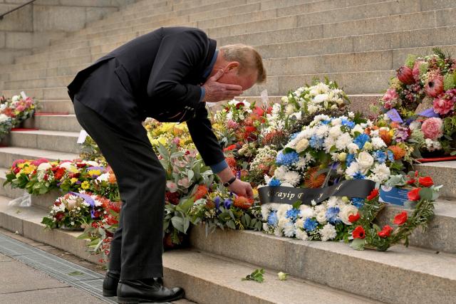 A veteran reacts as he lays a wreath during a Remembrance Day service at the Shrine of Remembrance in Melbourne on November 11, 2025. Remembrance Day is observed across Commonwealth countries to mark the anniversary of the end of the First World War and to remember servicemen and women who have fallen in the line of duty since WWI. (Photo by William WEST / AFP)