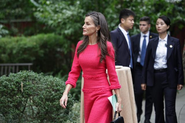 Spain's Queen Letizia walks at the Wangjianglou Park after an event held to conmemorate the 150th birth anniversary of Spanish poet Antonio Machado, as part of the state visit to China, in Chengdu, southwestern China's Sichuan province, on November 11, 2025. (Photo by ANDRES MARTINEZ CASARES / POOL / AFP)