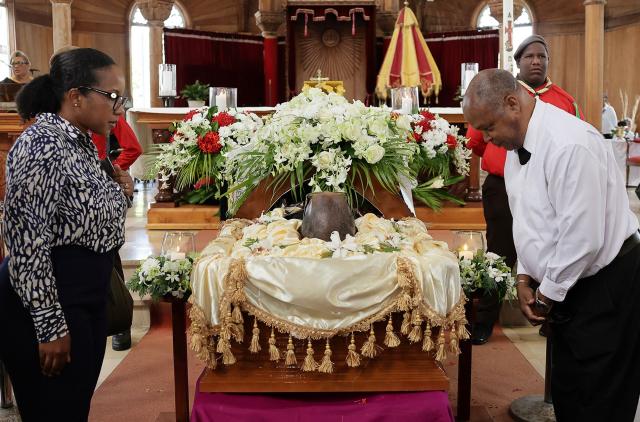 EDITORS NOTE: Graphic content / Relatives attend the funeral of Suriname's three-time former president Ronald Venetiaan at the Petrus and Paulus Cathedral Basilica in Paramaribo on November 11, 2025. Venetiaan, a key architect in the development of the small Dutch-speaking South American country, died Wednesday at the age of 89, his family said. (Photo by Ranu Abhelakh / AFP)