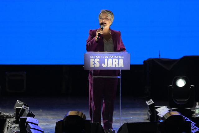 Chile's presidential candidate Jeannette Jara of the Unidad por Chile coalition speaks during her campaign closing rally in Santiago on November 11, 2025. (Photo by Rodrigo ARANGUA / AFP)