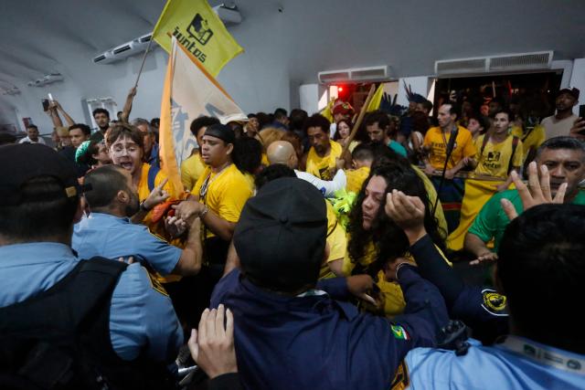Security personnel clash with indigenous people and students as they storm the venue during the COP30 UN Climate Change Conference in Belem, Para State, Brazil, on November 11, 2025. Dozens of indigenous protesters clashed with security guards at the COP30 summit in Belem on Tuesday while trying to enter the site, a rare incident for a UN climate conference, AFP journalists observed. (Photo by Olga Leiria / AFP)