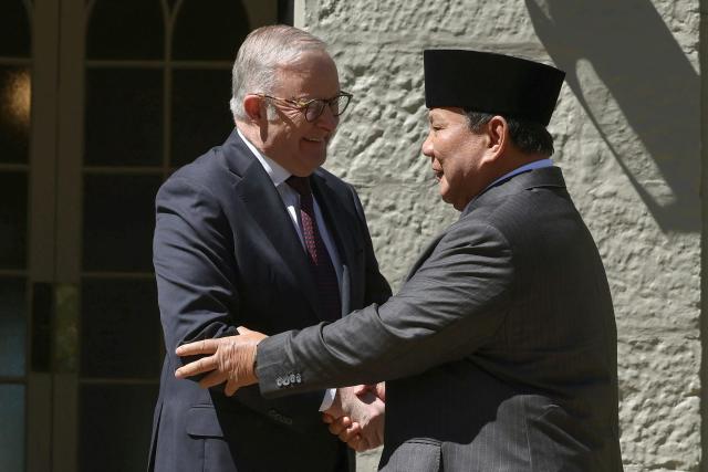 Australia's Prime Minister Anthony Albanese (L) welcomes Indonesia's President Prabowo Subianto at Kirribilli House in Sydney on November 12, 2025. (Photo by Hollie Adams / POOL / AFP)