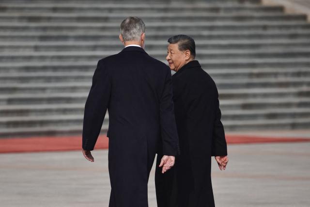 China's President Xi Jinping (R) receives Spain's King Felipe VI during a welcoming ceremony at the Great Hall of the People in Beijing on November 12, 2025. (Photo by ANDRES MARTINEZ CASARES / POOL / AFP)