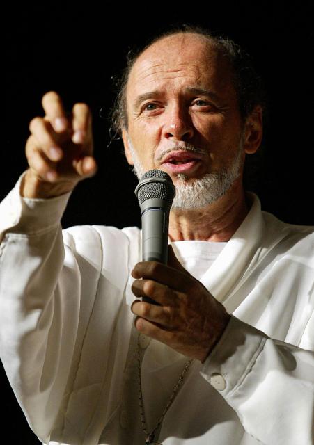 (FILES) Former French journalist known as cult leader "Rael", founder of the "Raelian Revolution", Claude Vorilhon gestures as he delivers a speech at a conference in Tokyo, on August 4, 2002. A complaint was filed on November 12, 2025 for sexual abuse and torture of a minor against Claude Vorilhon, alias Rael, and two other members of the sect he founded, announced lawyer Aline Lebret, who represents a former Raelian follower who was "under psychological control". (Photo by TOSHIFUMI KITAMURA / AFP)