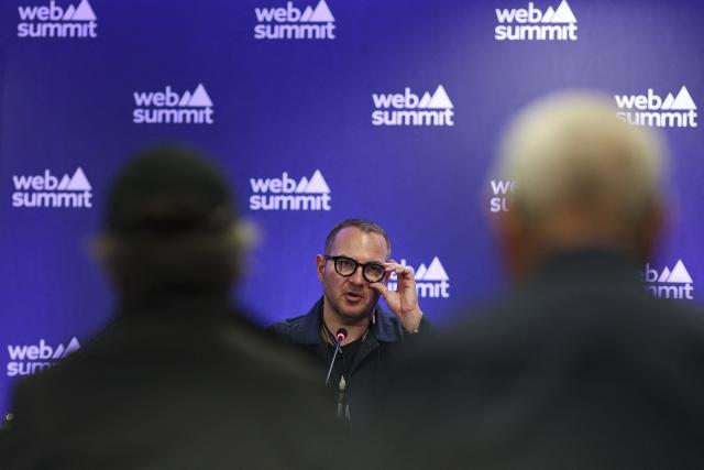 Canadian-British blogger, journalist, and science fiction author Cory Doctorow holds a press conference at the Web Summit at Parque das Nacoes in Lisbon, on November 12, 2025. Web summit runs from November 10 to 14. (Photo by PATRICIA DE MELO MOREIRA / AFP)