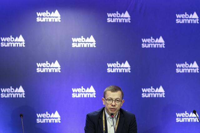 Head of Investigative Research at Handelsblatt, German journalist Sonke Iwersen, holds a press conference at the Web Summit at Parque das Nacoes in Lisbon, on November 12, 2025. Web summit runs from November 10 to 14. (Photo by PATRICIA DE MELO MOREIRA / AFP)
