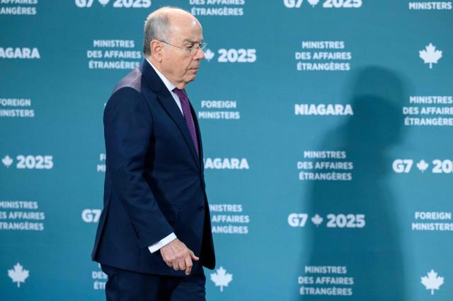 Brazilian Foreign Minister Mauro Vieira arrives for the G7 family photo with outreach guests during the G7 foreign ministers meeting at the White Oaks Resort in Niagara-on-the-Lake, Ontario, on November 12, 2025. (Photo by Mandel NGAN / POOL / AFP)