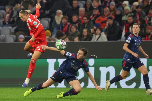 Bayern Munich's German forward #17 Klara Buehl (L) and Arsenal's English defender #03 Lotte Wubben-Moy vie for the ball during the UEFA Women's Champions League football match FC Bayern Munich vs Arsenal in Munich, southern Germany on November 12, 2025. (Photo by Karl-Josef HILDENBRAND / APA / AFP)