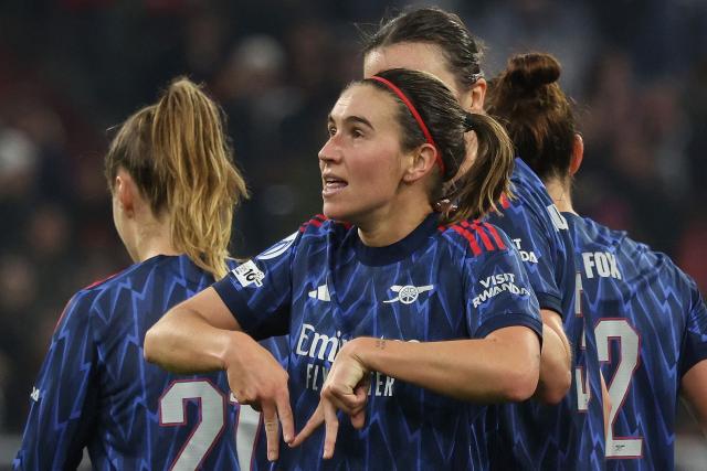 Arsenal's Spanish midfielder #08 Mariona Caldentey celebrates scoring the 0-2 goal with her teammates during the UEFA Women's Champions League football match FC Bayern Munich vs Arsenal in Munich, southern Germany on November 12, 2025. (Photo by Karl-Josef HILDENBRAND / APA / AFP) / ALTERNATIVE CROP