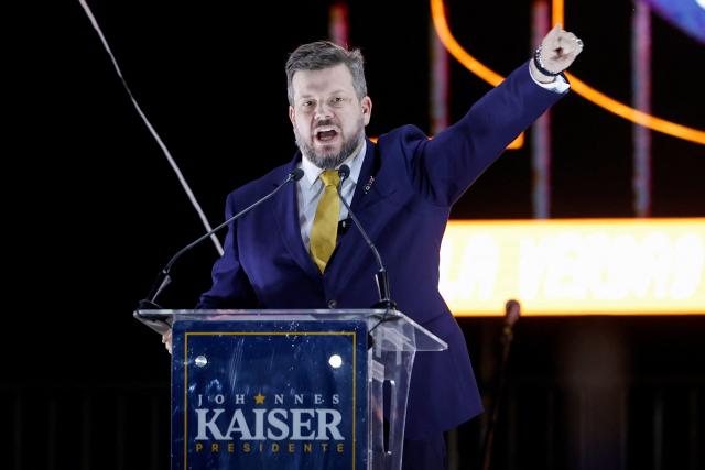Chile's presidential candidate Johannes Kaiser of the Libertarian National Party speaks to supporters during his closing campaign rally in Santiago on November 12, 2025. (Photo by Raul BRAVO / AFP)