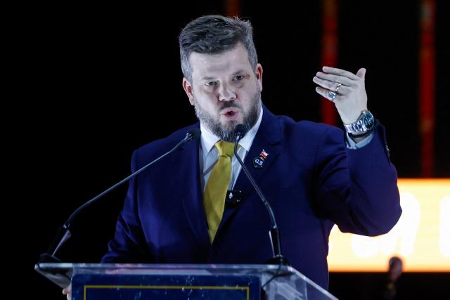 Chile's presidential candidate Johannes Kaiser of the Libertarian National Party speaks to supporters during his closing campaign rally in Santiago on November 12, 2025. (Photo by Raul BRAVO / AFP)