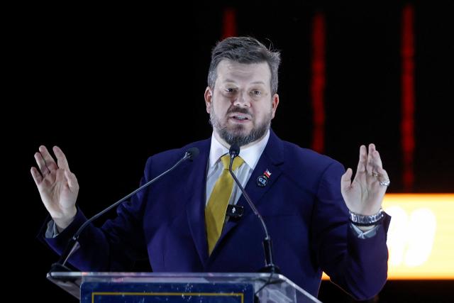 Chile's presidential candidate Johannes Kaiser of the Libertarian National Party speaks to supporters during his closing campaign rally in Santiago on November 12, 2025. (Photo by Raul BRAVO / AFP)