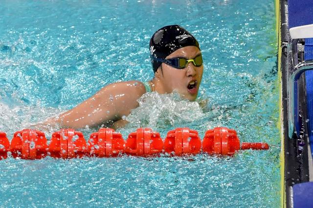 China's Yu Zidi competes in the women's 200 metre individual medley during the National Games of China in Shenzhen on November 11, 2025. Chinese swimming prodigy Yu Zidi sent shockwaves through the swimming world again with a blistering Asian record time at China's National Games in Shenzhen. Yu, who turned 13 in October, swam an impressive 2:07:41 to claim gold in the women's 200 metre individual medley on November 11. (Photo by AFP) / China OUT