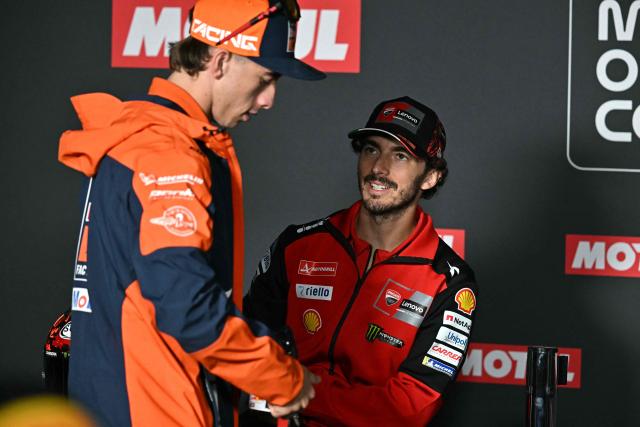 Red Bull KTM Factory Racing team's Spanish MotoGP rider Pedro Acosta (L) and Ducati Lenovo Team's Italian MotoGP rider Francesco Bagnaia attend a press conference at the Ricardo Tormo racetrack in Cheste on November 13, 2025, ahead of the MotoGP Valencia Grand Prix. (Photo by Javier SORIANO / AFP)