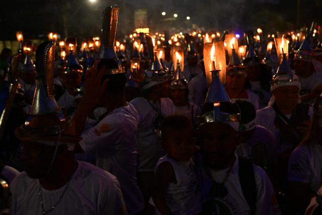 Members of Brazil's National Council of Extractive Populations take part in the Great March of Forest Peoples demanding forest protection, land rights and global climate responsibility during COP30 in Belem, Para State, Brazil, on November 13, 2025. As nations meet for COP30 climate talks in the Brazilian Amazon, newly published research shows global fossil fuel emissions are set to hit a record high in 2025 and warns that keeping warming below 1.5C is now essentially impossible. (Photo by Pablo PORCIUNCULA / AFP)