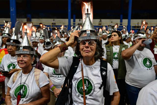 Members of Brazil's National Council of Extractive Populations gather after joining the Great March of Forest Peoples demanding forest protection, land rights and global climate responsibility during COP30 in Belem, Para State, Brazil, on November 13, 2025. As nations meet for COP30 climate talks in the Brazilian Amazon, newly published research shows global fossil fuel emissions are set to hit a record high in 2025 and warns that keeping warming below 1.5C is now essentially "impossible." (Photo by Pablo PORCIUNCULA / AFP)
