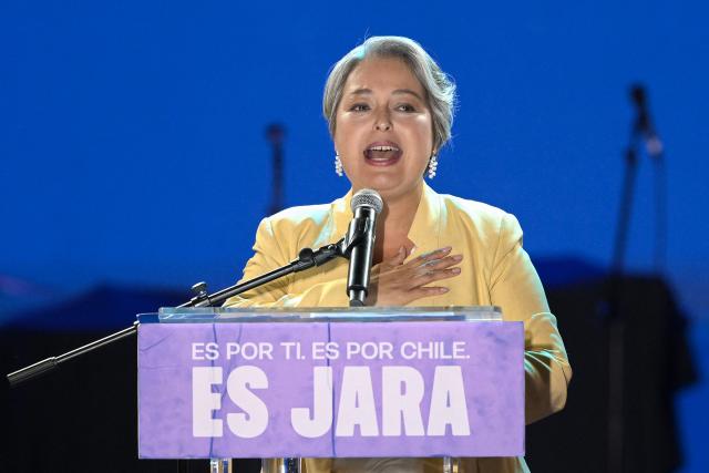 Chile's presidential candidate Jeannette Jara of the Unidad por Chile coalition speaks to supporters during her closing campaign rally in Valparaiso, Chile, on November 13, 2025. (Photo by Rodrigo ARANGUA / AFP)