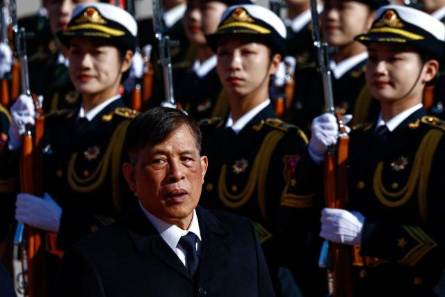 Thailand's King Maha Vajiralongkorn reviews the honour guard with Chinese President Xi Jinping (not pictured)  during a welcoming ceremony at the Great Hall of the People in Beijing on November 14, 2025. (Photo by TINGSHU WANG / POOL / AFP)