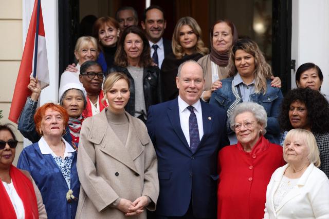 TOPSHOT - Princess Charlene of Monaco (C-L) and Prince Albert II of Monaco (C-R) pose with ederly women at the end of a charity event to distribute parcels of Red Cross to elderly people in Monaco on November 14, 2025. (Photo by Valery HACHE / AFP) / NO TABLOIDS WEB & PRINT, NO DAILY MAIL, NO DAILY MAIL GROUP, NO VOICI, NO CLOSER