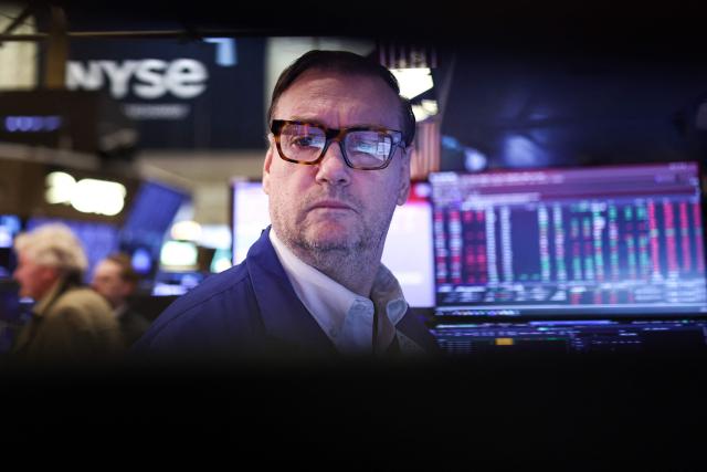 Traders work on the floor of the New York Stock Exchange (NYSE) in New York on November 14, 2025. (Photo by CHARLY TRIBALLEAU / AFP)