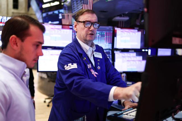 Traders work on the floor of the New York Stock Exchange (NYSE) in New York on November 14, 2025. (Photo by CHARLY TRIBALLEAU / AFP)