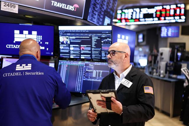 Traders work on the floor of the New York Stock Exchange (NYSE) in New York on November 14, 2025. (Photo by CHARLY TRIBALLEAU / AFP)