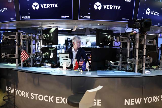 Traders work on the floor of the New York Stock Exchange (NYSE) in New York on November 14, 2025. (Photo by CHARLY TRIBALLEAU / AFP)