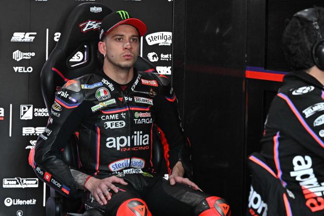 Aprilia Racing team's Italian MotoGP rider Marco Bezzecchi waits for the start of a practice session ahead of the MotoGP Valencia Grand Prix at the Ricardo Tormo racetrack in Cheste on November 14, 2025, (Photo by JAVIER SORIANO / AFP)