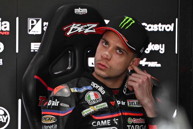 Aprilia Racing team's Italian MotoGP rider Marco Bezzecchi waits for the start of a practice session ahead of the MotoGP Valencia Grand Prix at the Ricardo Tormo racetrack in Cheste on November 14, 2025, (Photo by JAVIER SORIANO / AFP)